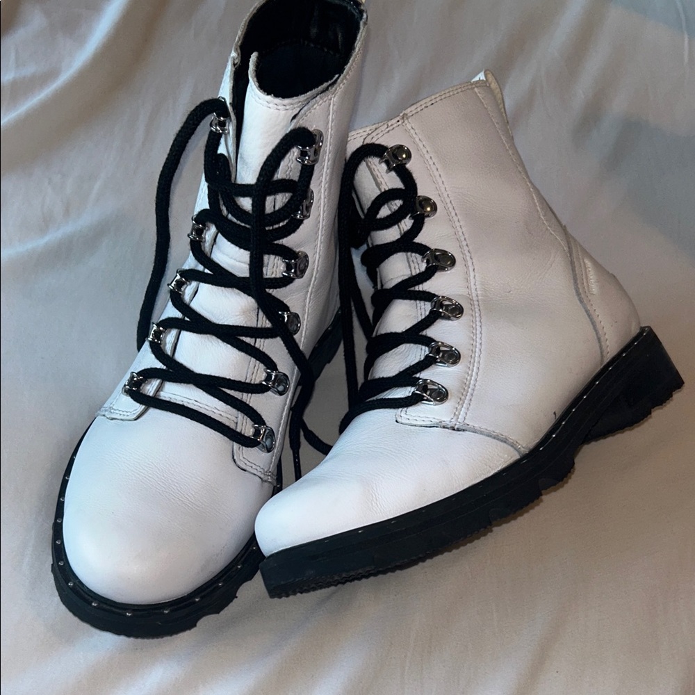 Sorel White and Black Combat Moto Boots with High-Top Design